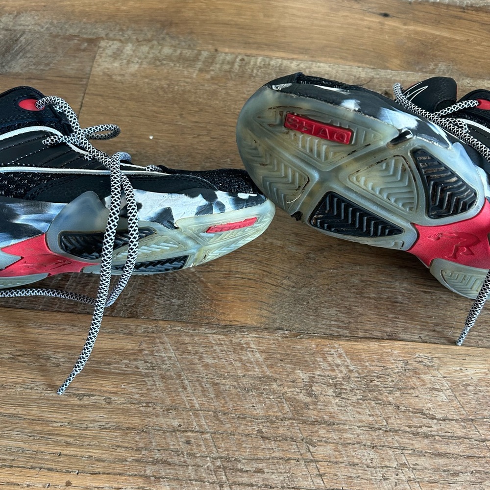 Michael Jordon Black and Red Basketball sneakers - Picture 5 of 6